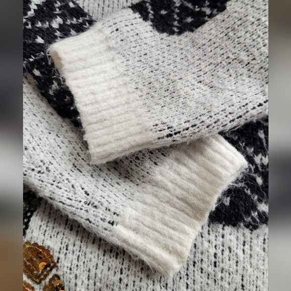 Dreamers acrylic pineapple sweater - Picture 8 of 8